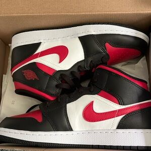 air Jordan 1s mid